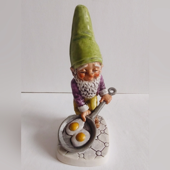 Goebel Vintage Gnome Well 503 Co Boy Bit The Bachelor Frying Eggs Figurine 1970 - Picture 11 of 16